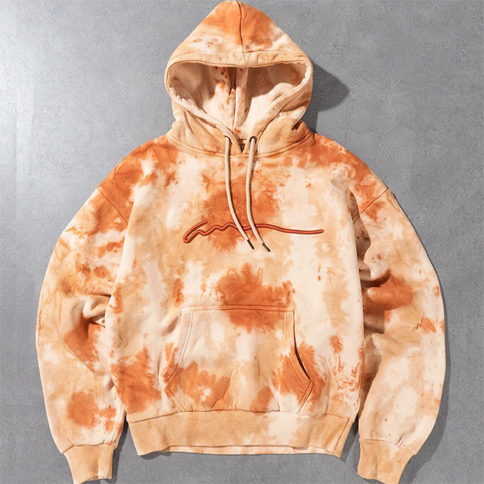 our hongfeng makes personalized custom couples hoodies in bulk.